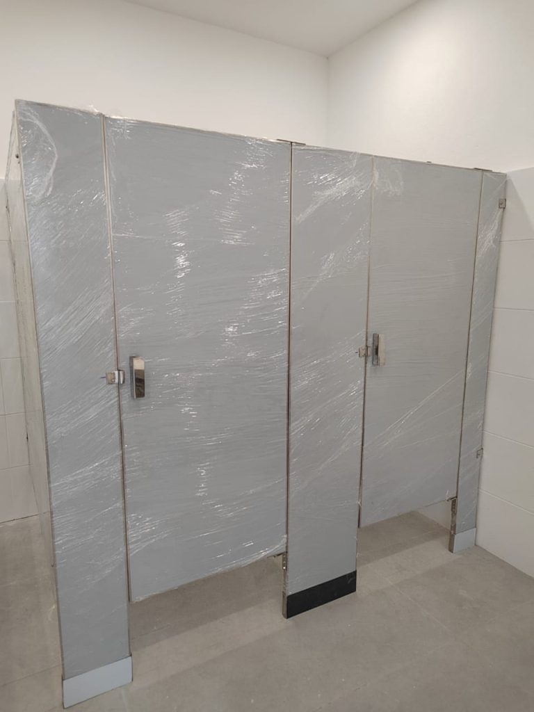 Cubículos sanitarios fabricados a medida
